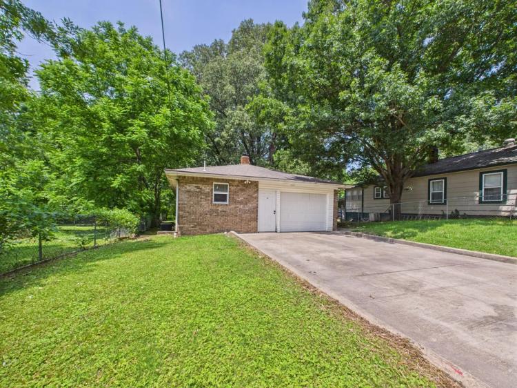 Cozy  2-Bed, 1-Bath Home For Sale in Poplar Bluff, MO