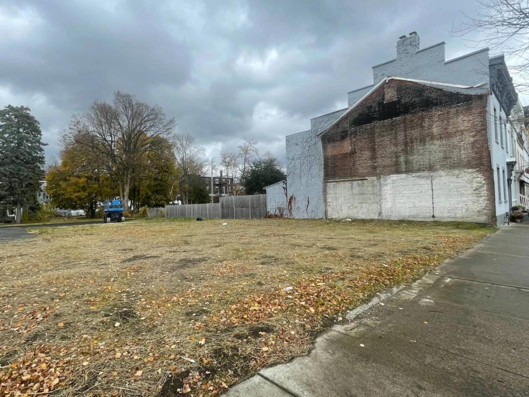 0.14 Acres at 624 2nd Ave