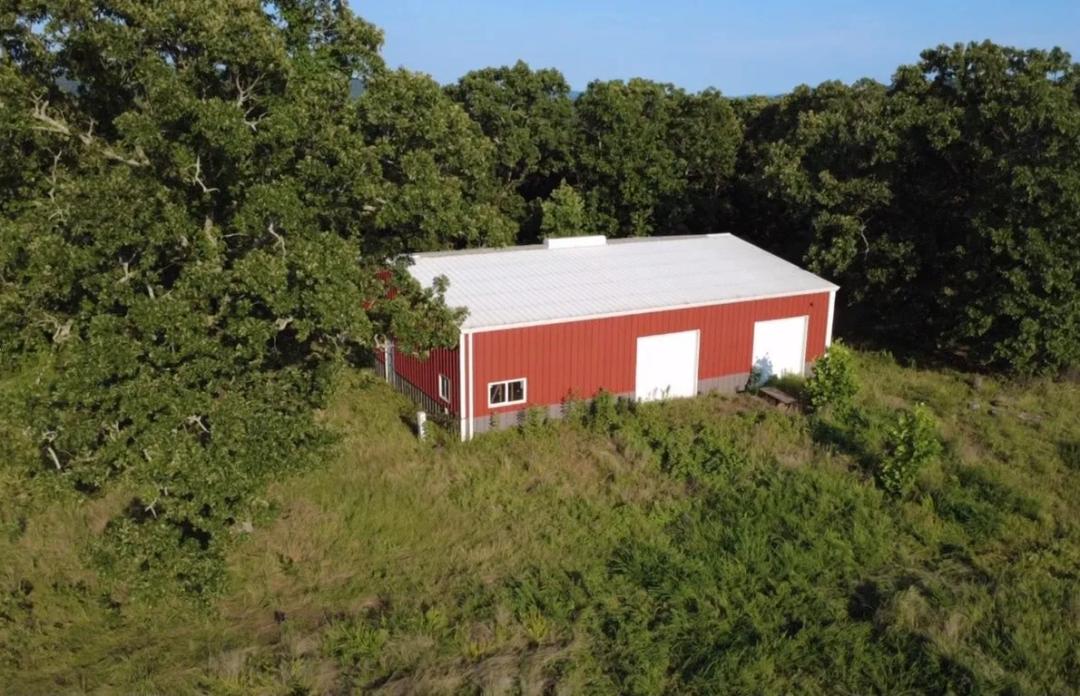 140 +\- beautiful acres with large shop near the Arkansas River