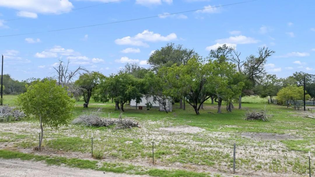 1 Acre-Quiet Country Side