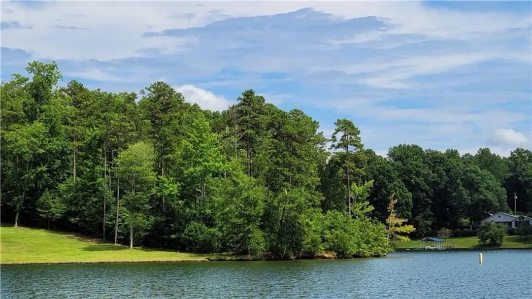 LAKEFRONT LOT NESTLED IN A PEACEFUL CUL-DE-SAC