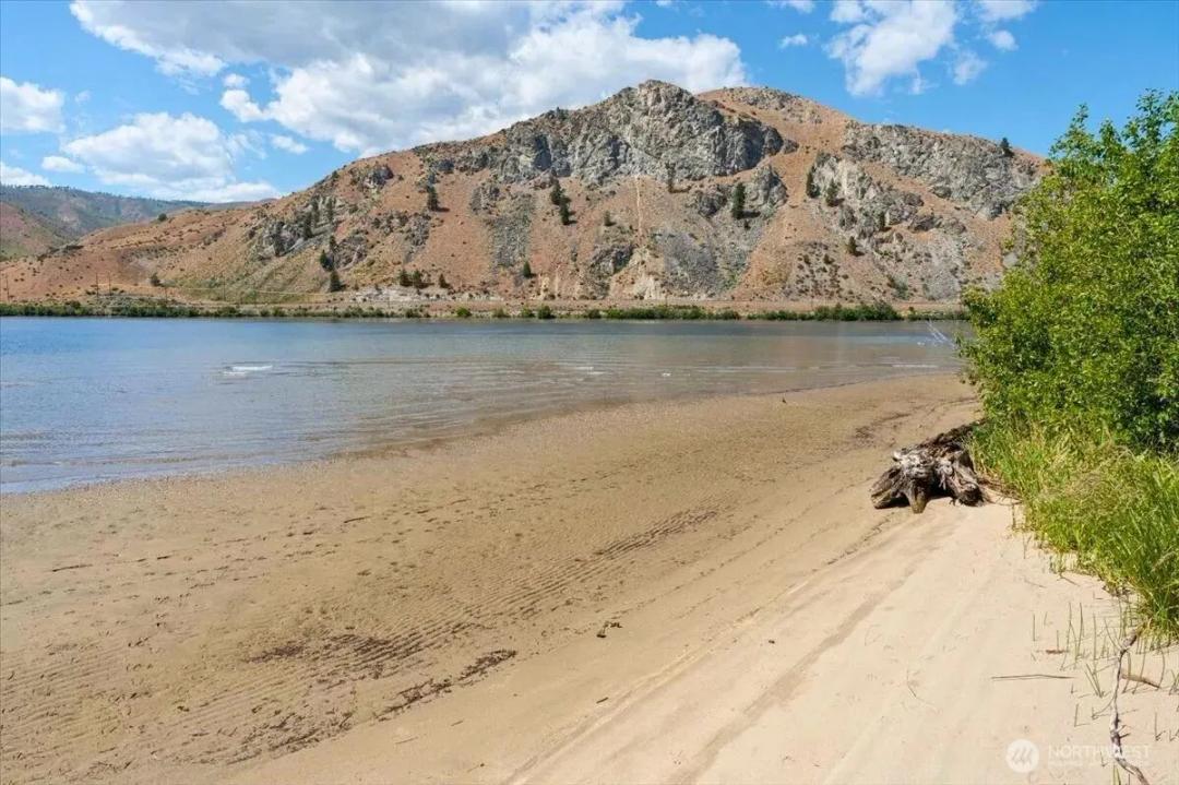 6.17 Acres of Land for Sale in Orondo, WA