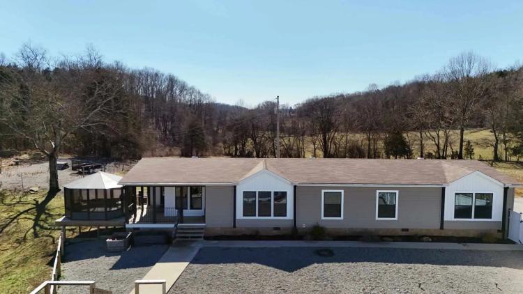 30.92 AC FARM - POTIENTAL HORSE FARM W/ HOME, POLE BARN. POND, PASTURE, FENCING IN KY