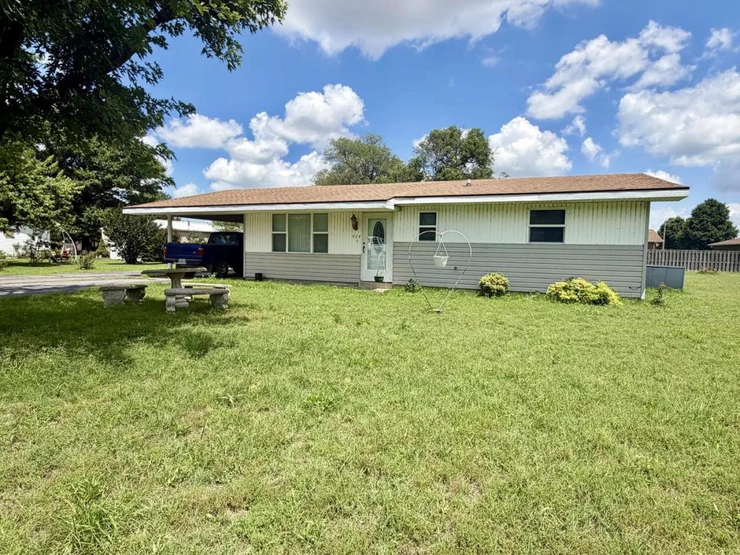 Charming 3-Bed Home For Sale in Clarkton, MO