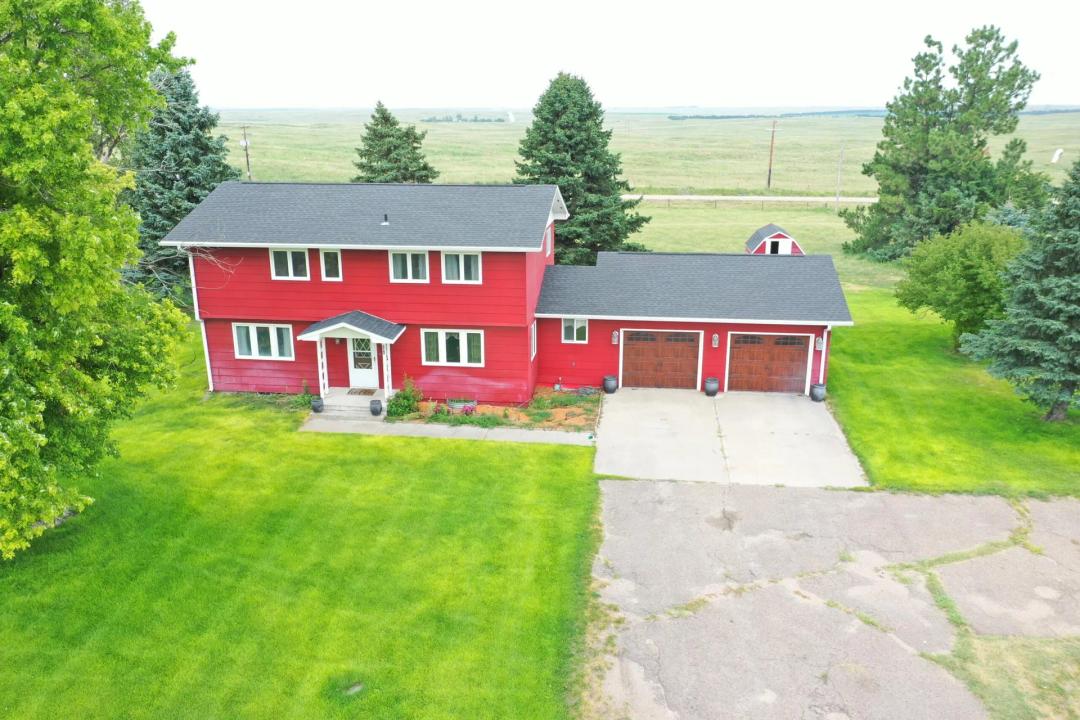 201 W. Chandler St., Wallace, NE
