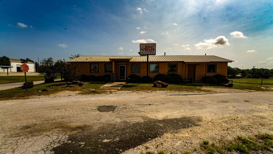 Restaurant Commercial Property Opportunity in Milam County