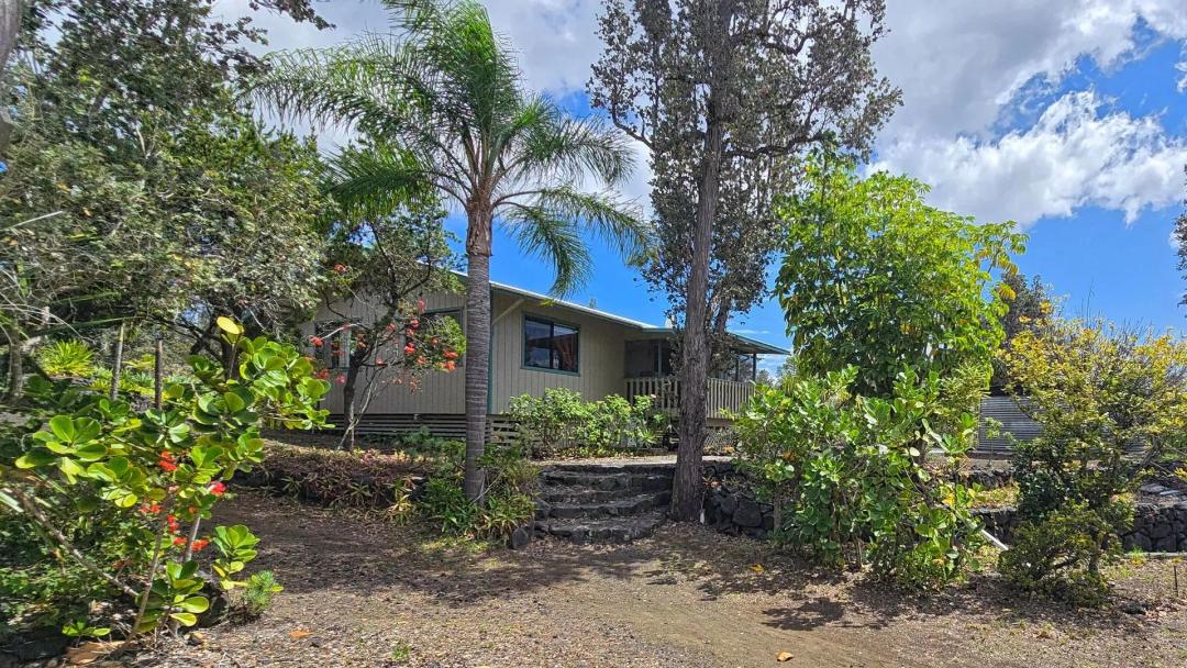 Beautiful 1-Acre Home in Hawaiian Ocean View Estates for Sale