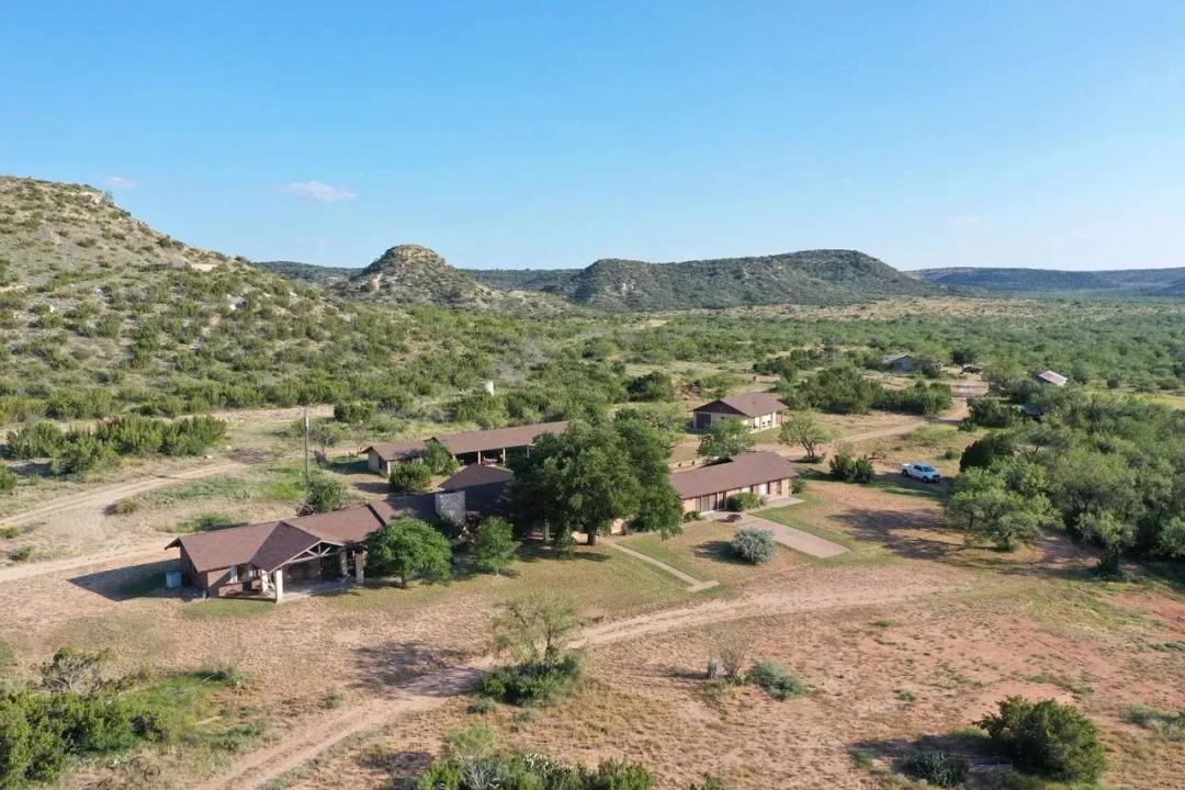 Turnkey Hunting. Texas Legacy Land. 1070+/- acres