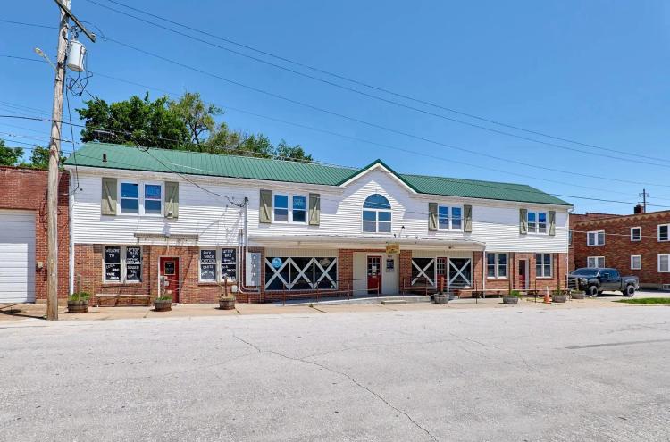 Turnkey Bar & Event Venue in Historic Hermann for Sale – Gasconade County