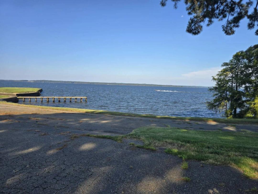 RESTRICTED WATERFRONT BEAUTIFUL VIEW