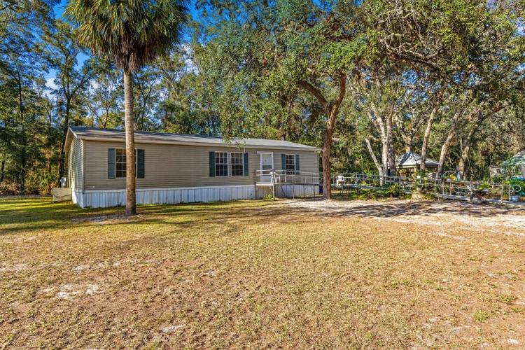 Delightful 3-Acre Country Home in Chiefland, Florida for Sale