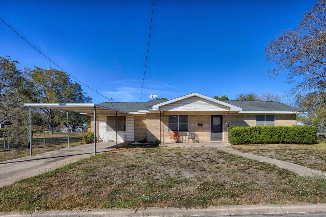 507 South St, Schulenburg