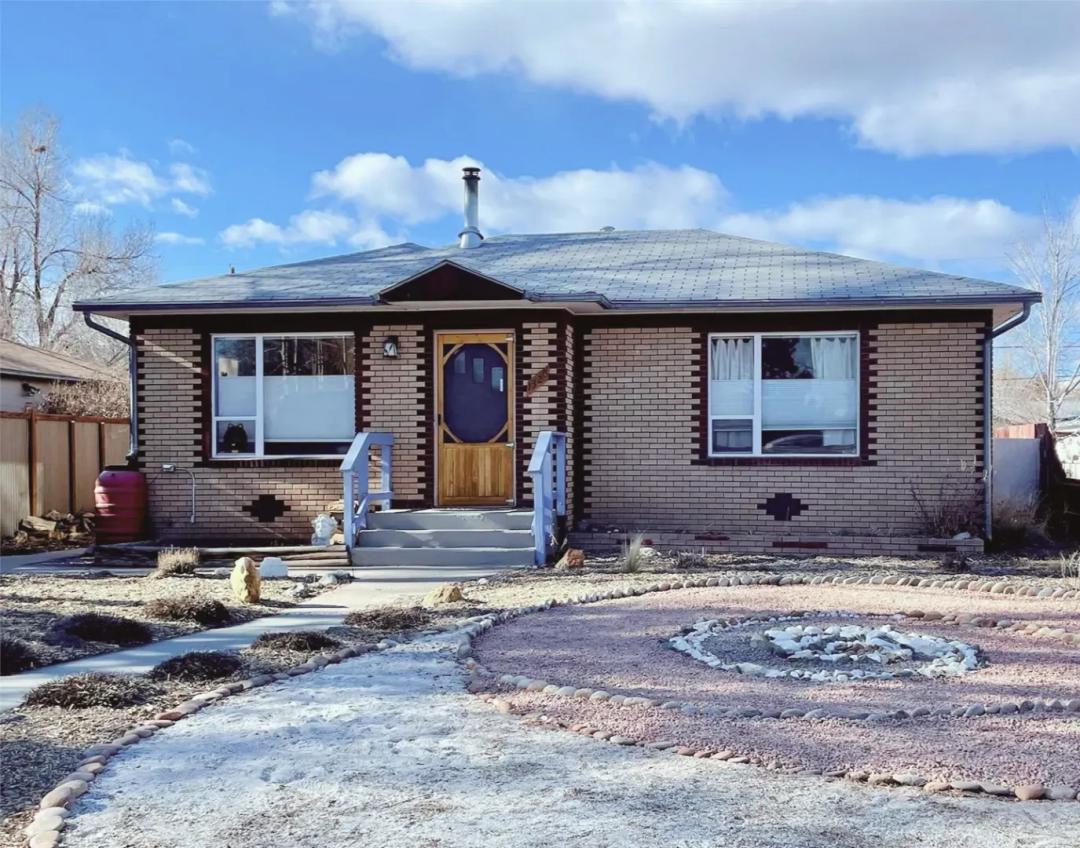 Charming and Efficient Home Walk to Downtown Salida