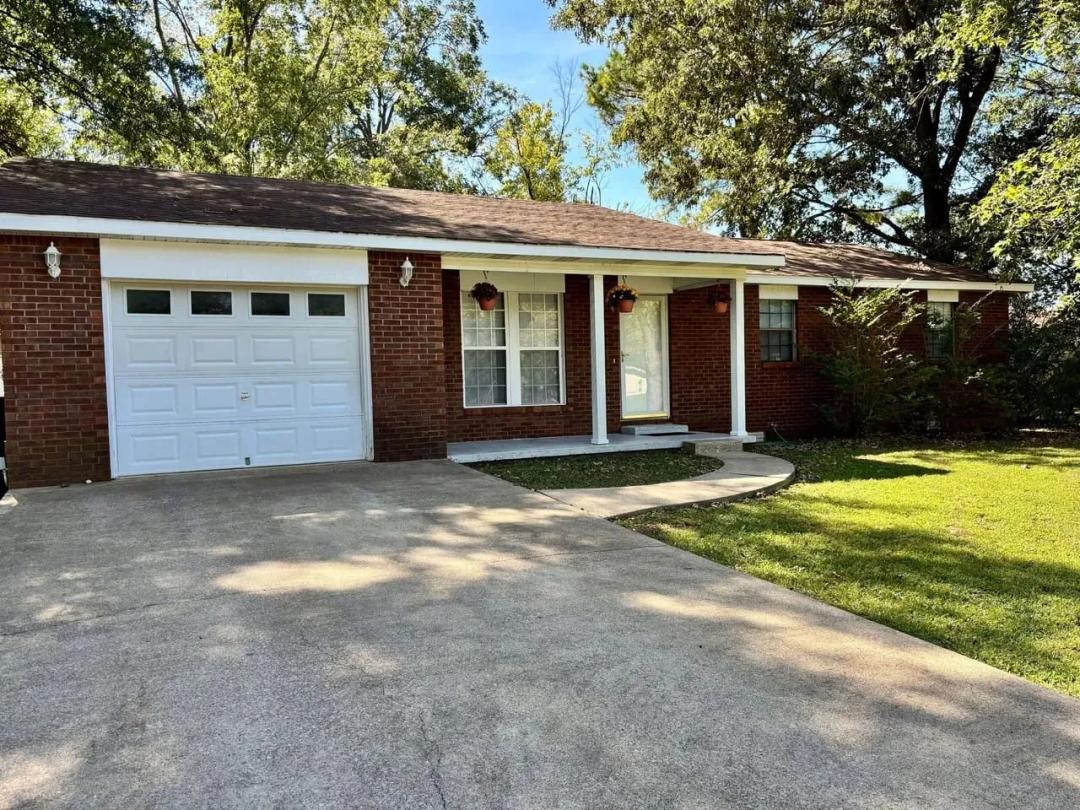 Charming 3-Bed Home in Naylor, MO