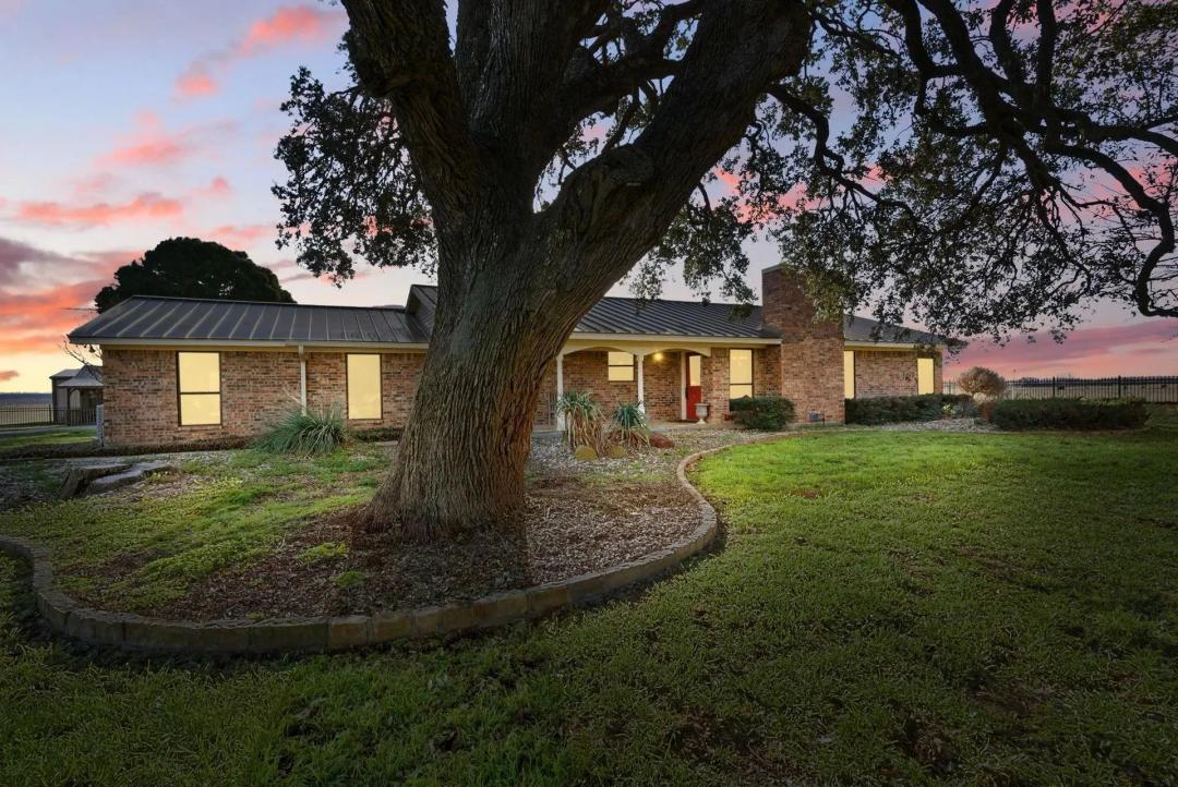 401 Hubbard Lane, Lipan, Texas 76462