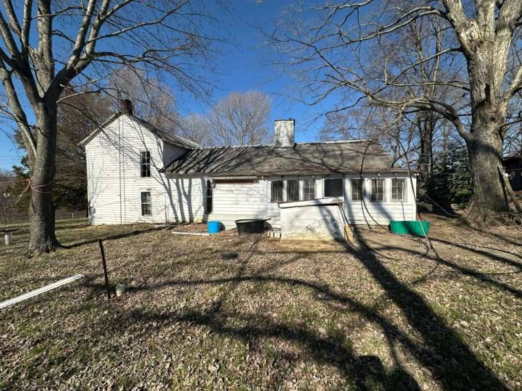 4 Bedrooms1 Bathroom on 2.12 Acres at 700 OLD GALLATIN RD