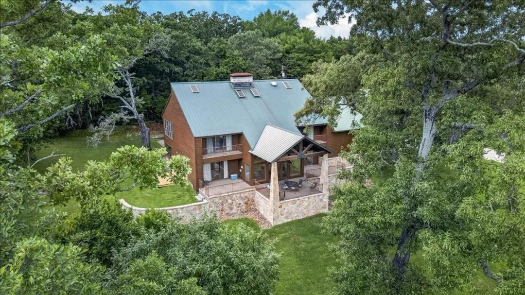 906 Valle Vista Dr