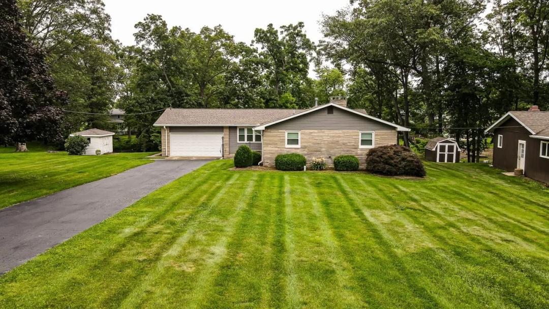 18 Lakewood Dr. 