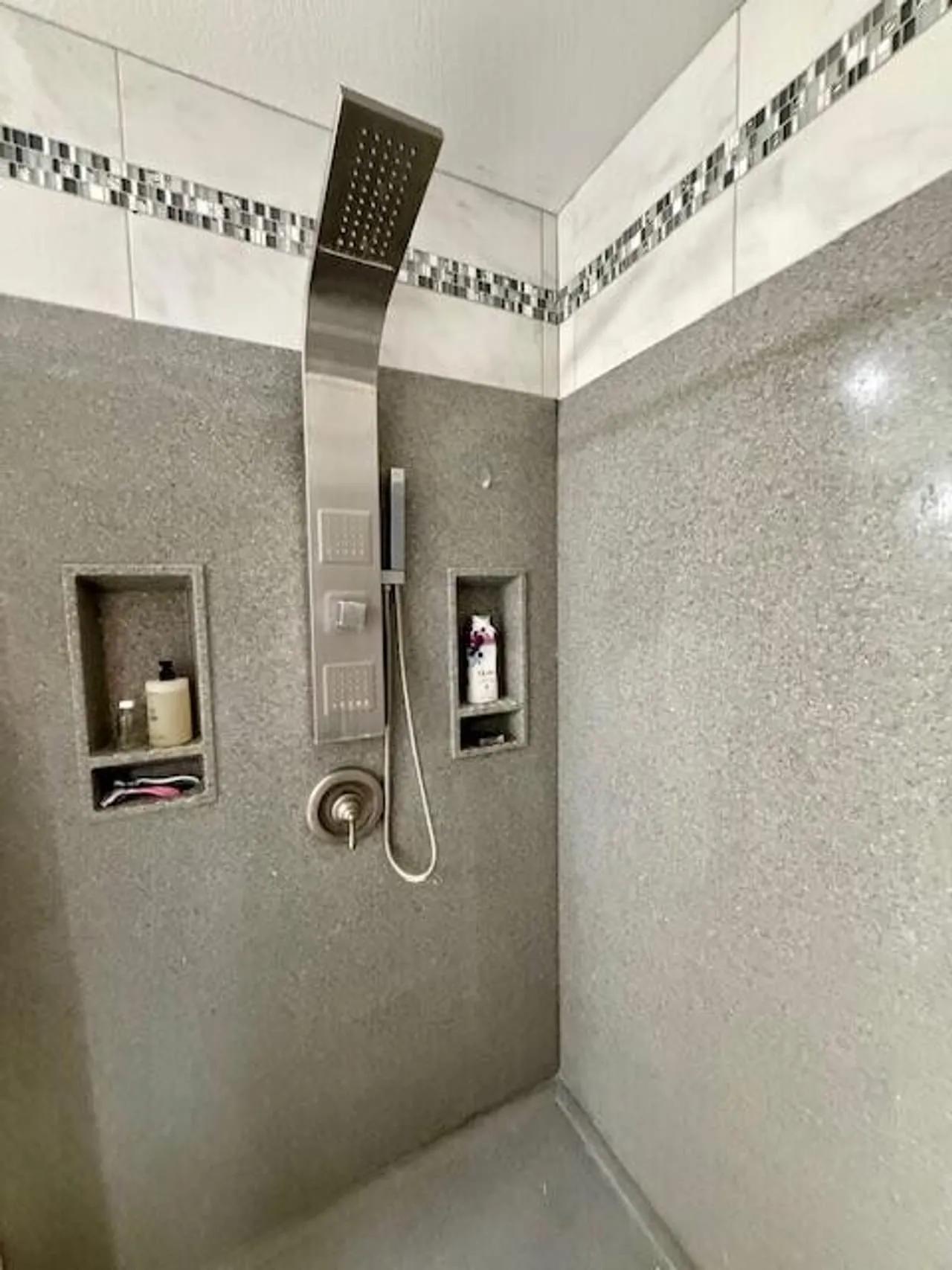 56568663-18