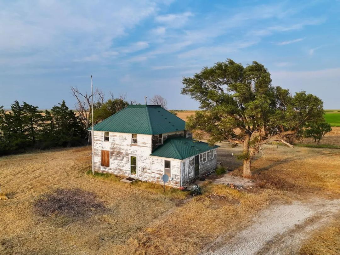 5BR 1BA Country Home on Acreage near Hill City, KS