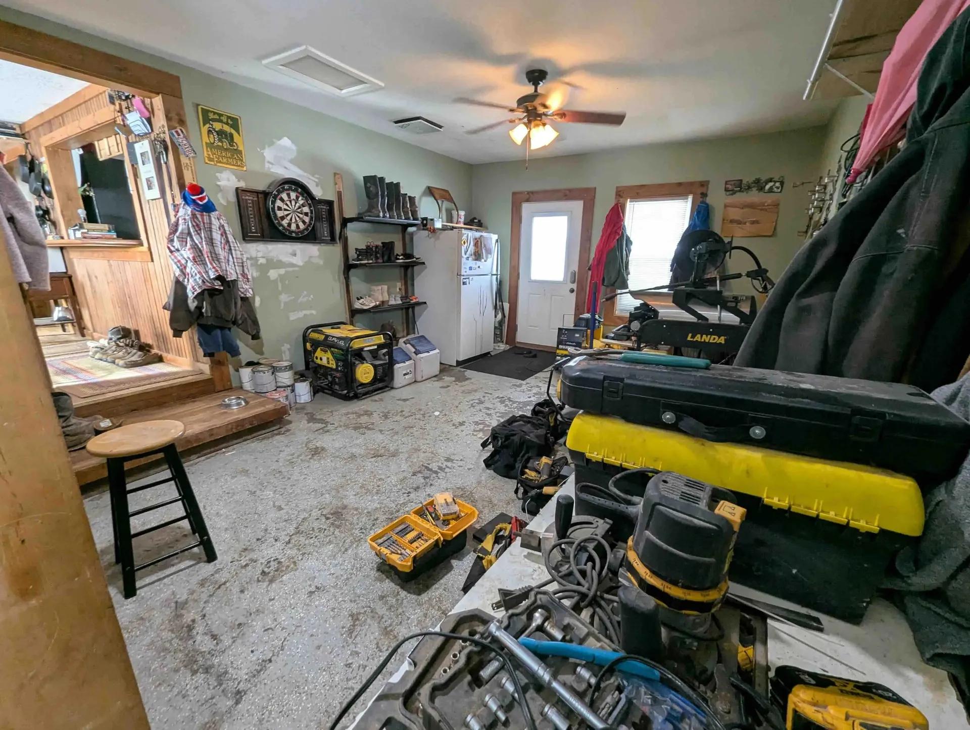 56951596-28