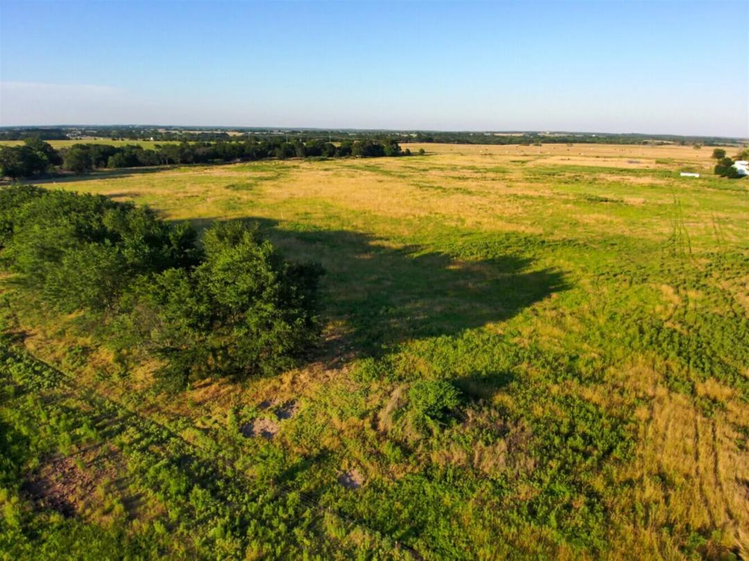 2 Bedrooms1 Bathroom on 190.00 Acres at 3475 US Hwy 75