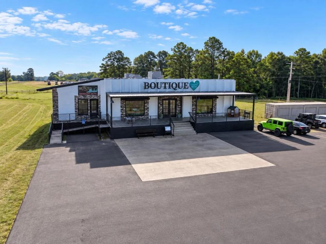 8,500± SF Commercial Investment Opportunity Near Hochatown | Broken Bow, OK