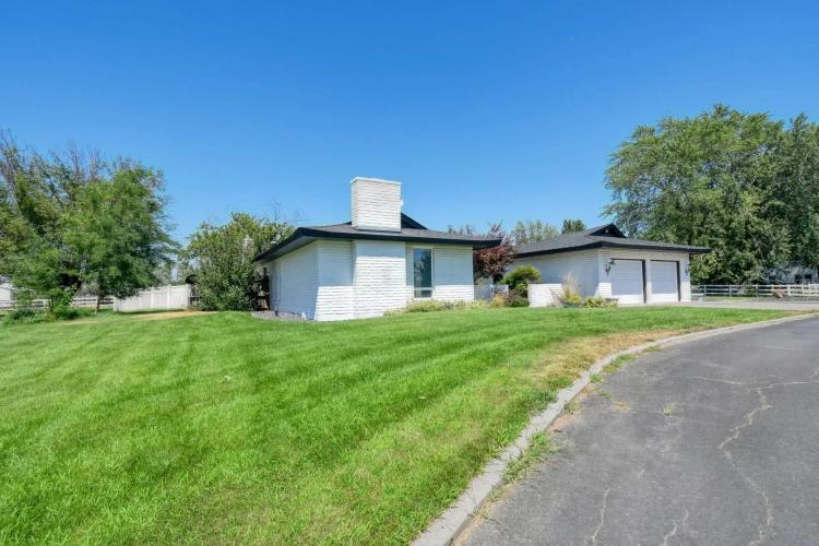 Beautiful Estate on 4.45 acres