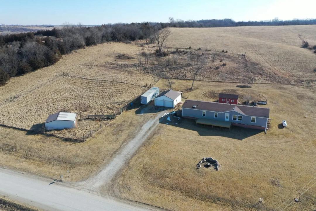 Listing #19182 - Lacona, IA