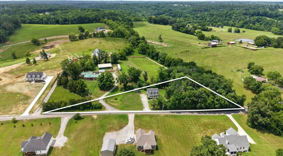Auction Notice !!! 4 Bedroom Home / 1.6 Acres