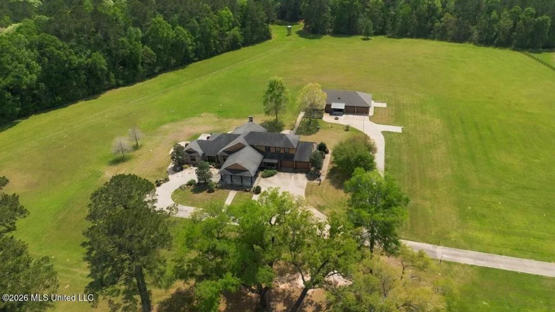 158± Acres with Custom Homes in Oakdale, Louisiana 