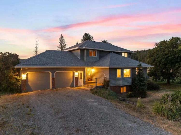 40 Acres, Barn, Shop and a Quick Commute