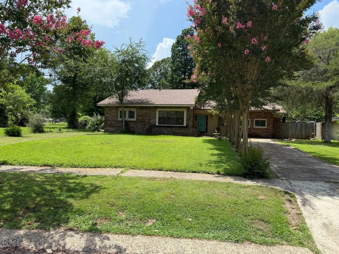 Affordable 3 Bedroom Home with Bonus Room, Large Backyard & Investment Potential in Arkadelphia, AR