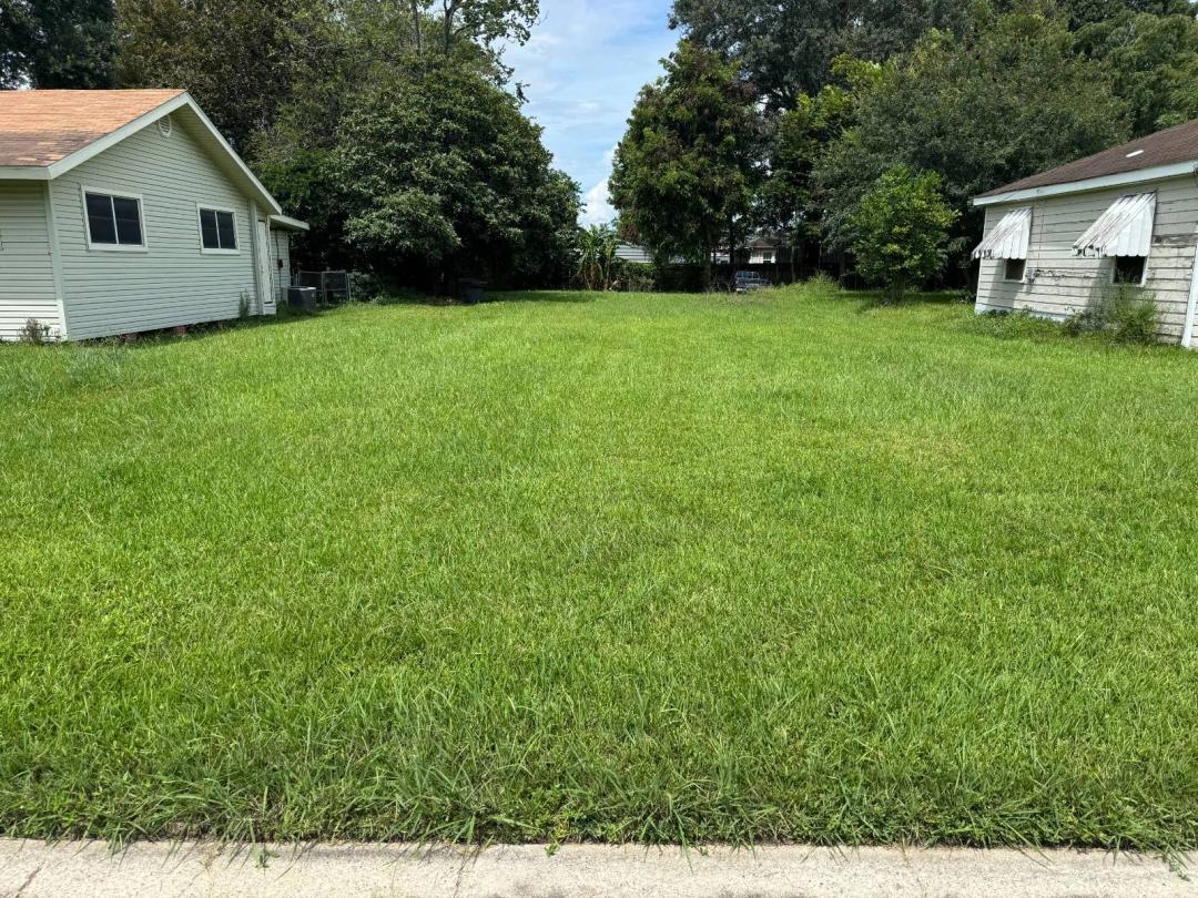 0.17 Acres at 323 Glenwood