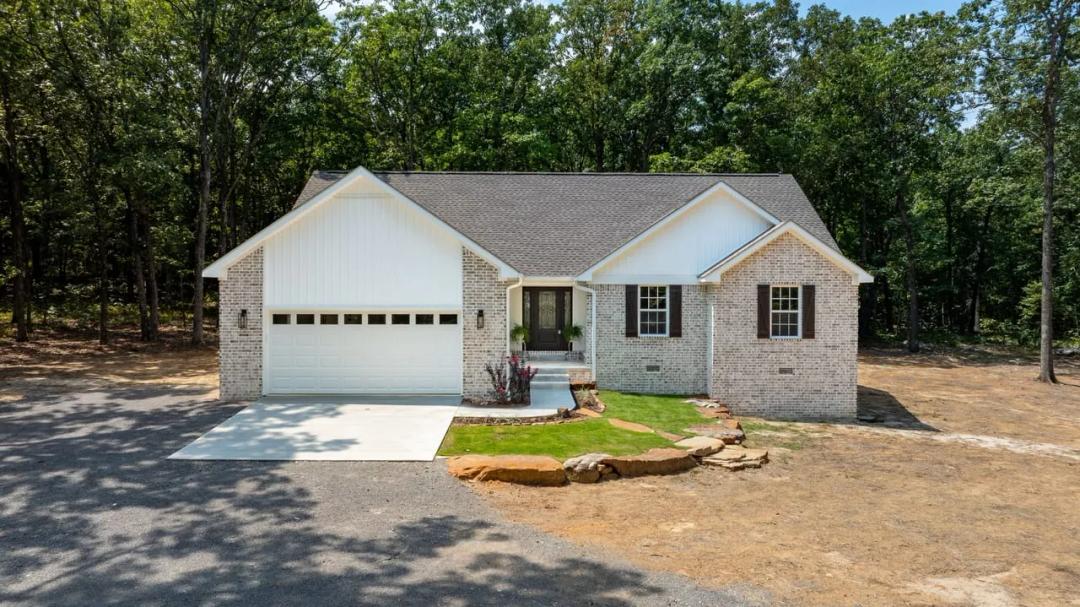 $10,000 Buyer Credit! Move-In Ready Home in Batesville/Southside with Vaulted Ceilings & Wooded Views