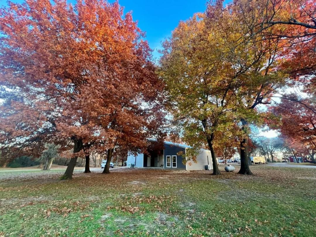 6869 State Highway 121 Bonham, TX 75418