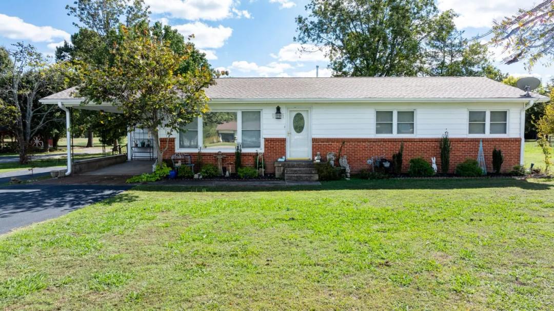 Charming Updated Brick Home on 1.3 +/-  Acre in Cave City, AR | 2 Bed, 1.5 Bath, New Roof & Fenced Backyard