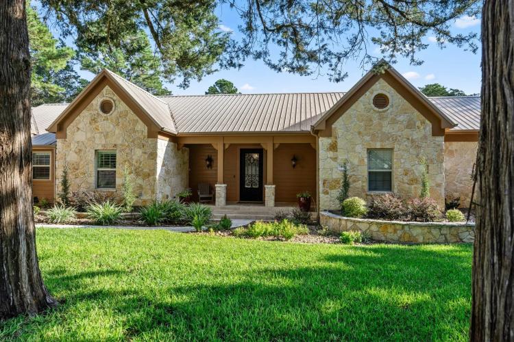 404 Saint Andrews Drive New Ulm 78950 