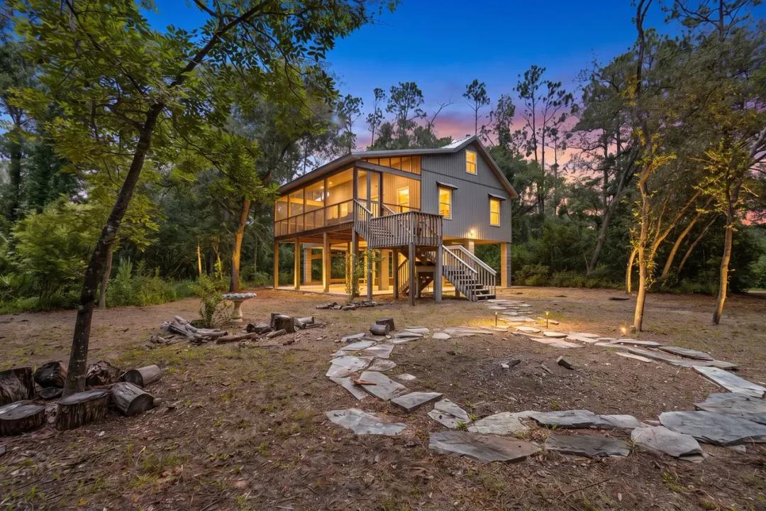 Custom Withlacoochee River Retreat | 226' River Frontage | Gated | Fire Pit | Screened Porch | Loft | Old Florida Living