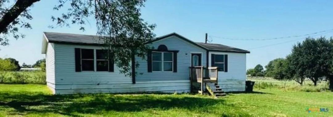 1212 Babylon Lane, Schulenburg, Texas 78956