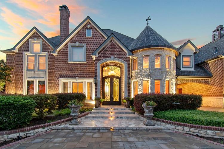 Incredible luxury estate only 30 miles from Dallas