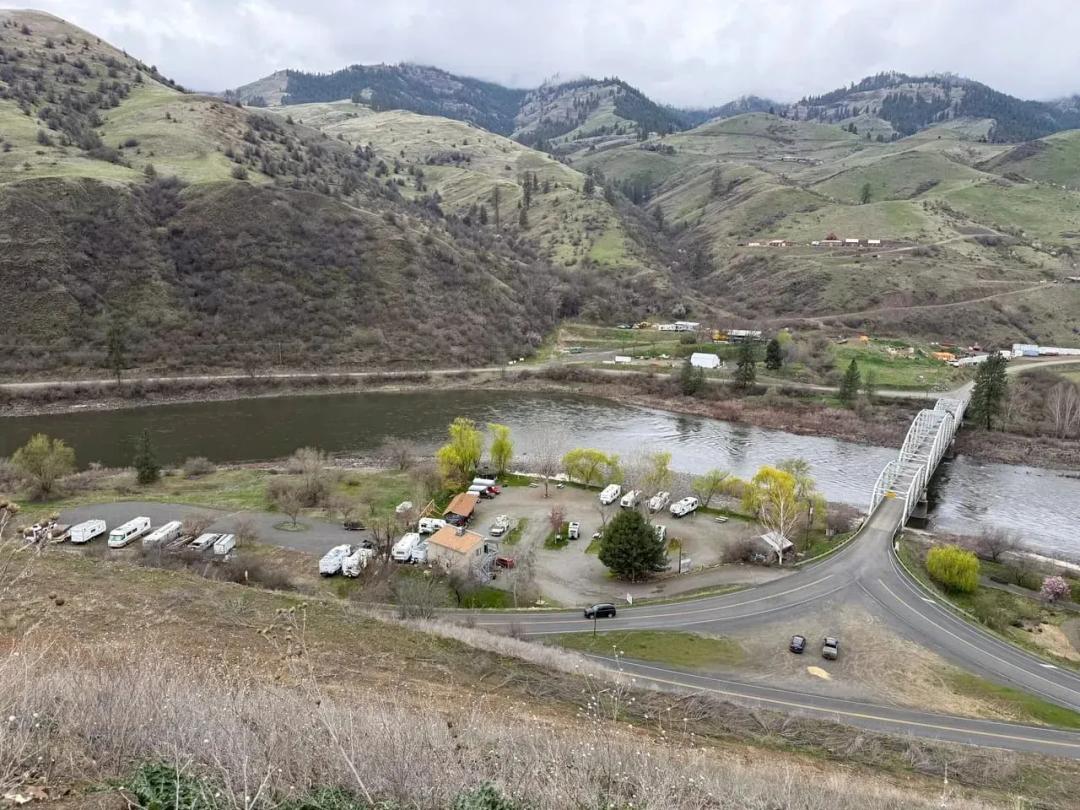 Buildable lot overlooking the Salmon River