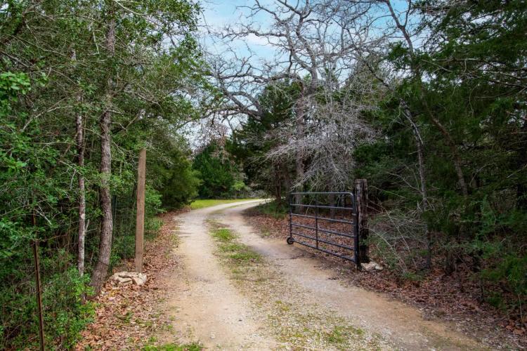 5100 Wood Duck Dr. in Waelder