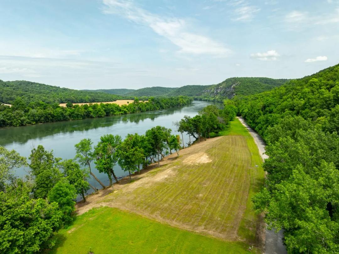 GORGEOUS White River waterfront Lot 2 in Batesville, Arkansas!