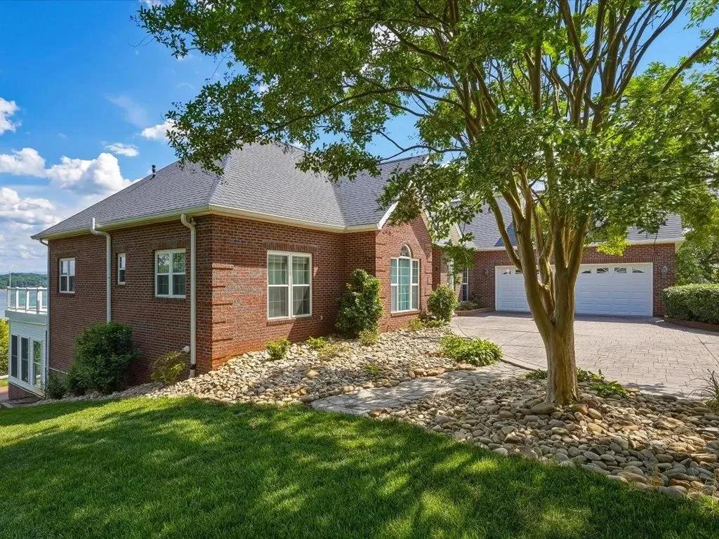 Cherokee Lakefront Home on 3 Acres | Main Channel | Pool and Hot Tub