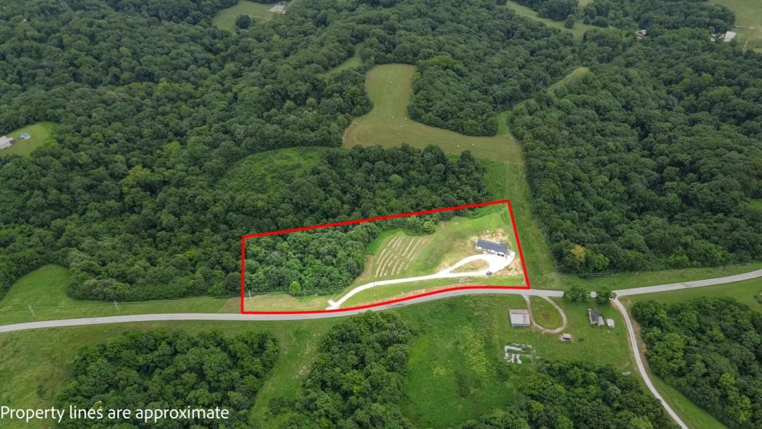 Stunning Custom HOme on 6.5 Acres in Calhoun County, IL!