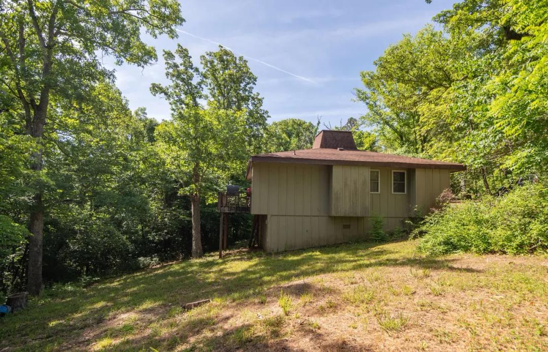3-Bed Cabin in Desirable Neighborhood of Van Buren, MO