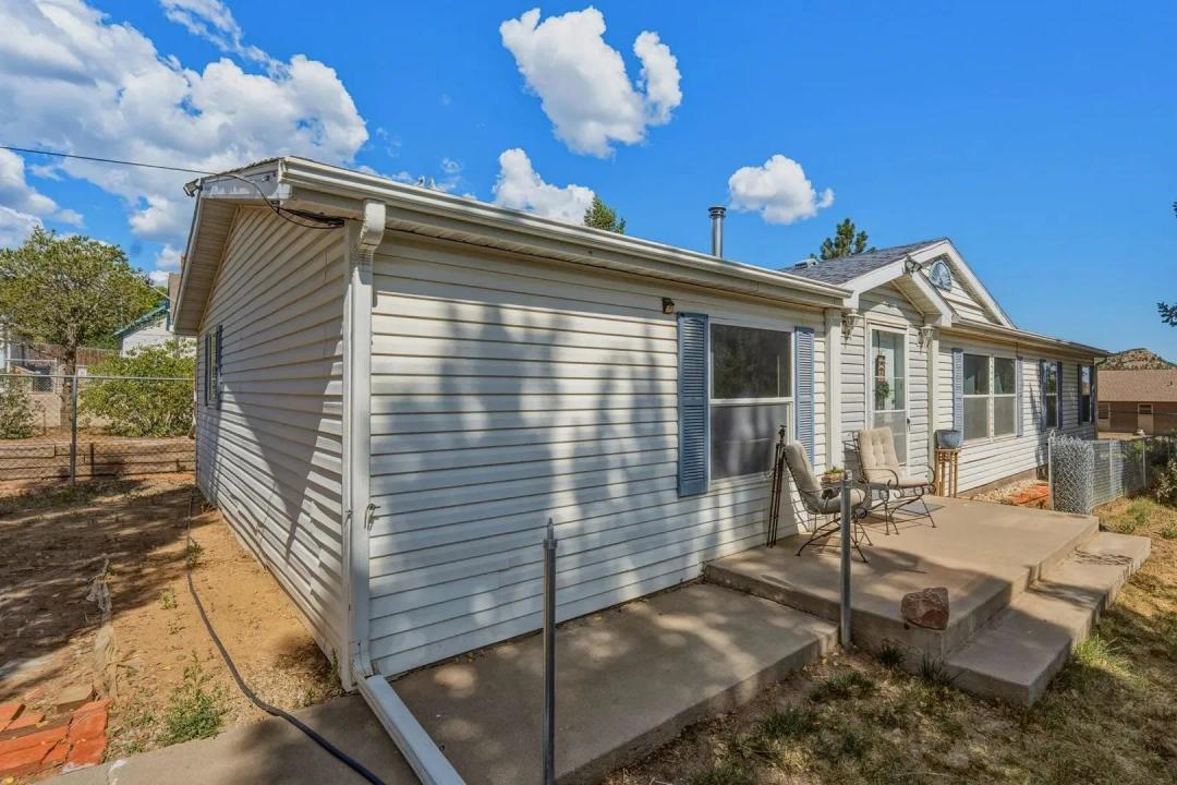 212 1/2 W Main St, Aguilar, CO 81020