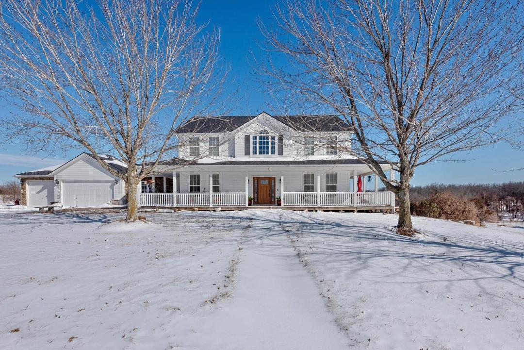 Magnificint Home On 5 +/- Acres Close To Grain Valley