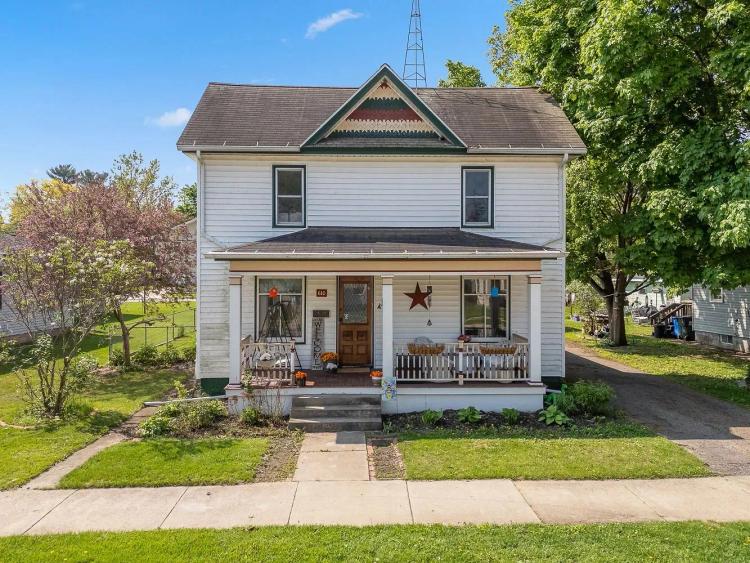 Welcoming home located in Portage WI